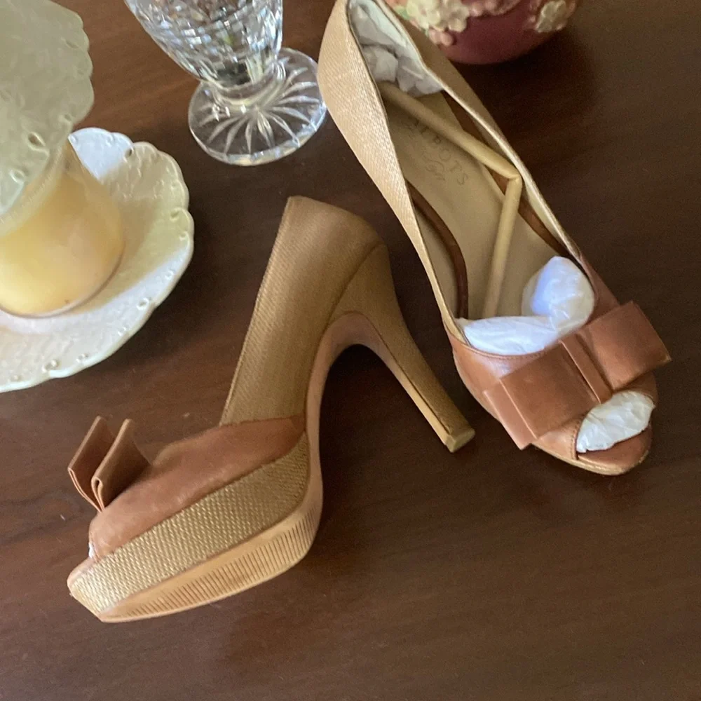 Talbots spring / summer heels. A must have! - Picture 2 of 4